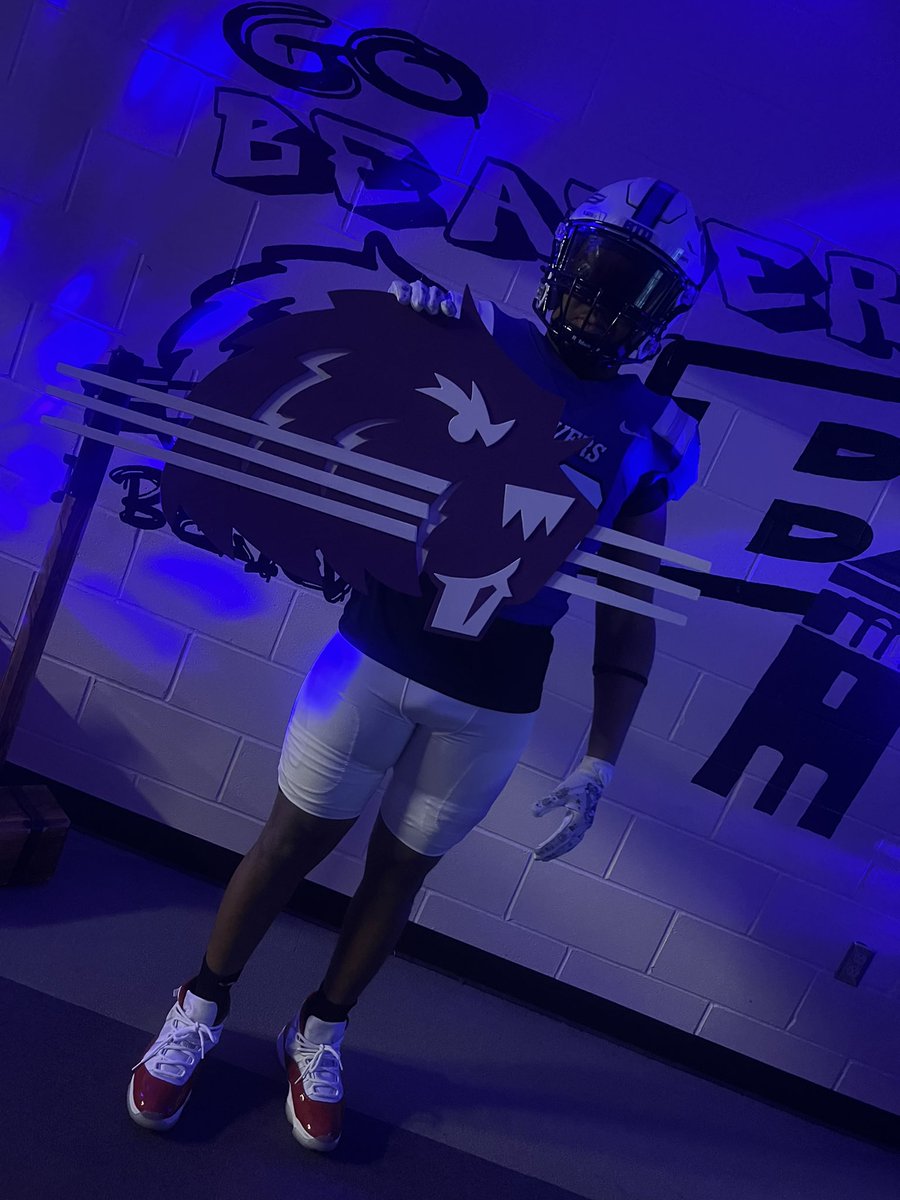 meechie_young20's tweet photo. I am blessed to receive my first offer from the university of Bluffton thanks @coachcake2020 @CoachMNardo go beavers 🟣⚪️ @CoachDantzler https://t.co/Sr7wLK4bru