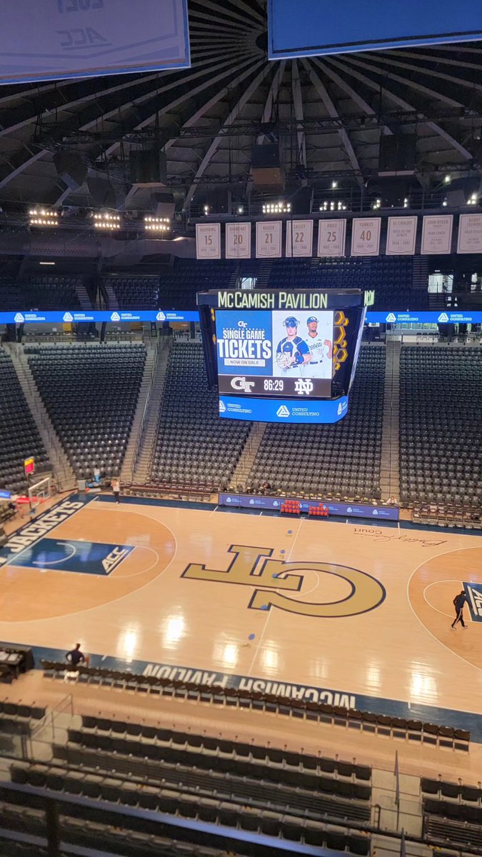 RealJCarmichael's tweet photo. Field trip for our @uwgathletics Communication and Facilities & Events staff tonight at @GTWBB.
Special thanks to the one and only @jdub2006 for the educational opportunity. Rockstar!
#WeLearnTogether
#WeRunTogether https://t.co/1kOJ5IpLnW