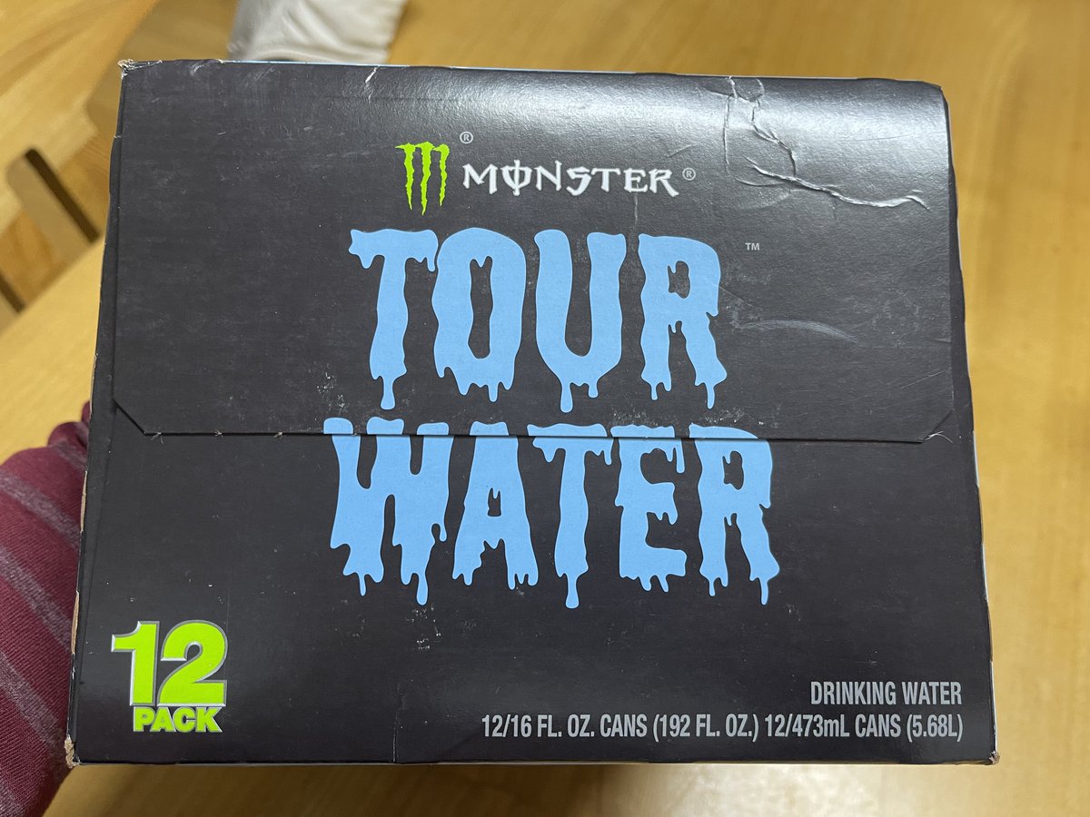 モンスターTOUR WATERキタ！
中身はただの水です😆
ノベルティの市販バージョンなんかな？
とにかく見た目がカッコいいだけw
#エナジードリンク
#エナジードリンクマニア
#monsterenergy
#monstertourwater
#tourwater