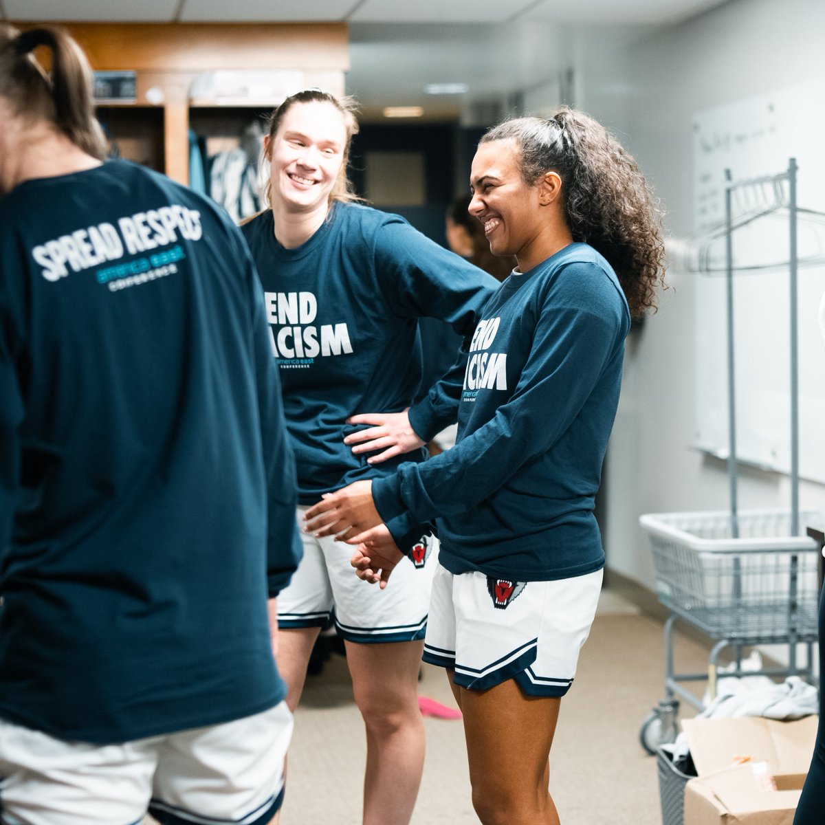 All smiles at pregame. 😁

#BlackBearNation // #AEHoops