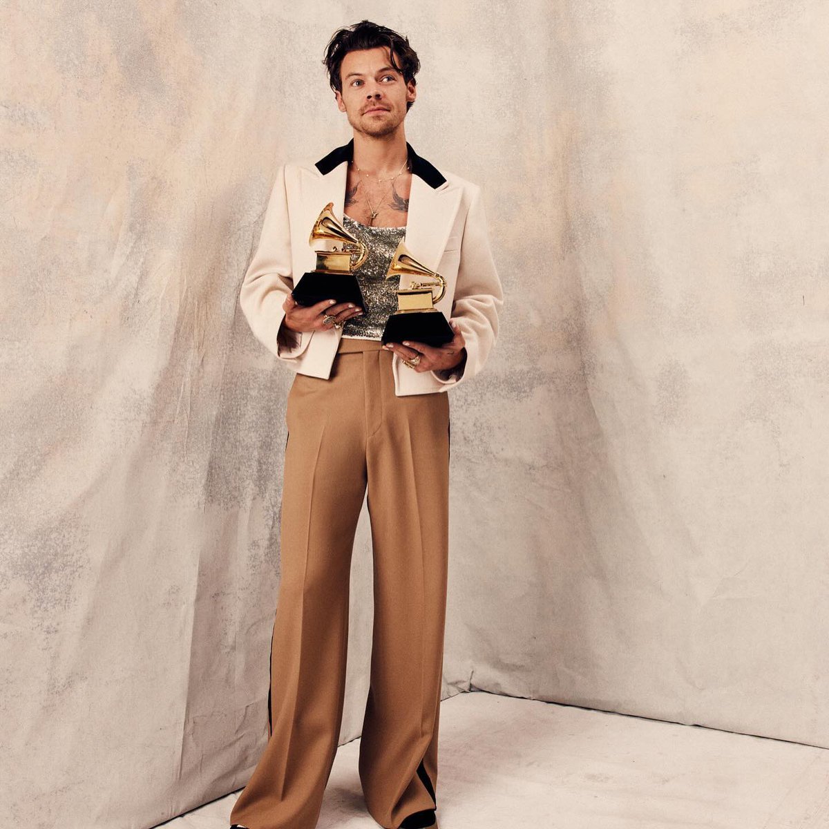 plantaopopp's tweet photo. 🚨🎂REIZINHO! O Cantor e Compositor Harry Styles, completa 30 Anos hoje! 🥳

Qual seu álbum/música favorita do cantor? https://t.co/yJ2bS9UDx0