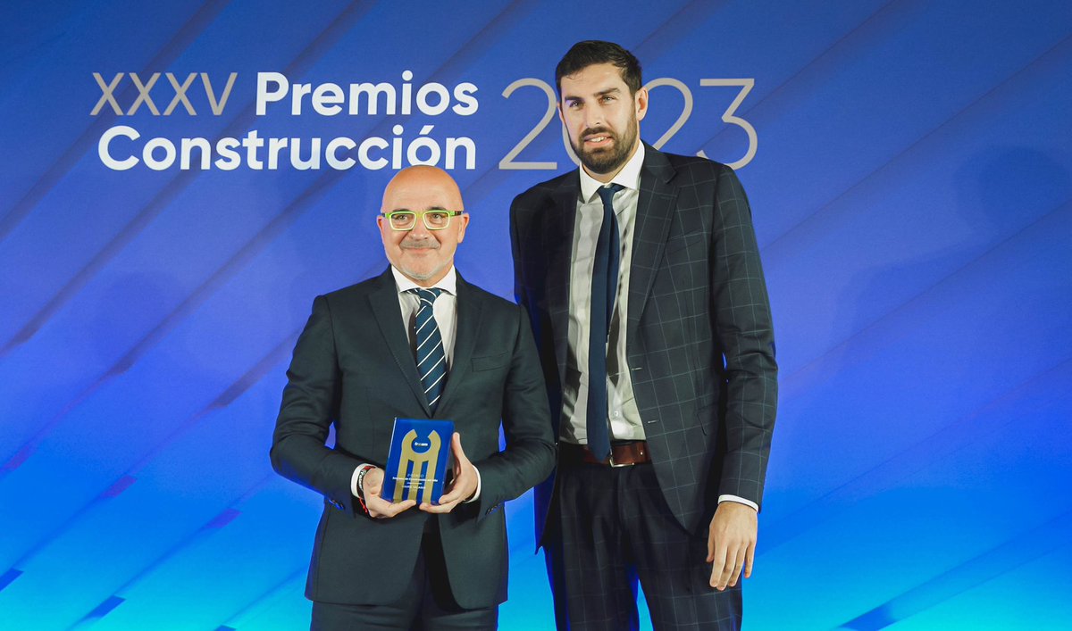JA_Antelo's tweet photo. Siempre vamos a estar al lado de los empresarios que trabajan para hacer una mejor Región y, por ende, una mejor España.

🤝🏼 Sigamos trabajando juntos para generar inversión, riqueza y empleo.

#PREMIOSFRECOM2023 https://t.co/ABRQUrxnwR