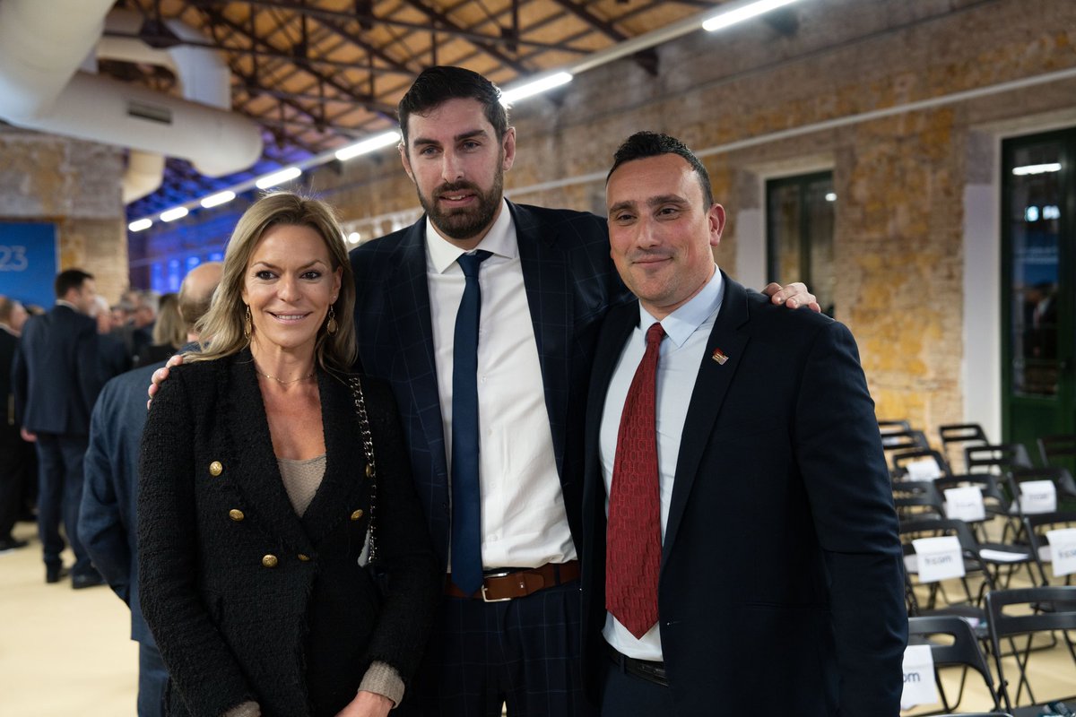 JA_Antelo's tweet photo. Siempre vamos a estar al lado de los empresarios que trabajan para hacer una mejor Región y, por ende, una mejor España.

🤝🏼 Sigamos trabajando juntos para generar inversión, riqueza y empleo.

#PREMIOSFRECOM2023 https://t.co/ABRQUrxnwR