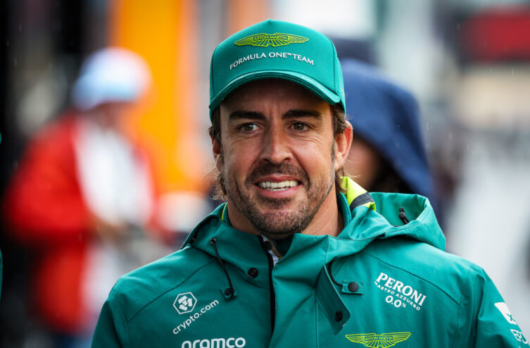 LambeResing's tweet photo. Menurut kalian siapa nih yang akan mengisi seat Mercedes yang ditinggalkan Lewis Hamilton di musim depan? 🤔 https://t.co/zWGSEoWIva