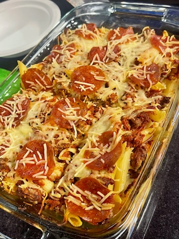 nataliegparsons's tweet photo. HAPPY THURSDAY &amp; FEBRUARY 1ST!!! 🤩

On this week's #MixingWithMaggieWITN, we made #PIZZA #CASSAROLE! For lovers of BAKED ZITI, LASANGA or PIZZA...

View the FULL #ENCatTHREE segment on @WITN and #RECIPE here: https://t.co/fRYpityu4I (PS. @IronmongerWX) https://t.co/Tnh8jbajZn