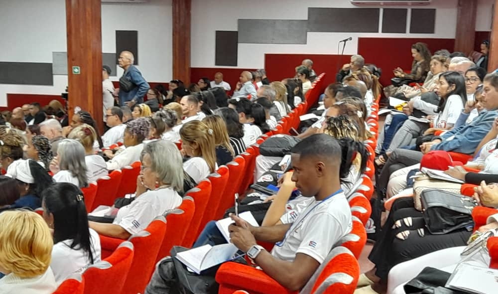 japortalmiranda's tweet photo. Este jueves sostuvimos un valioso encuentro con los delegados a la II Conferencia Nacional de nuestro Sindicato.

Dialogamos sobre prioridades y retos del sector de la #Salud, escuchamos sus criterios y les agradecimos por la búsqueda de alternativas para superar obstáculos. https://t.co/BjzgKoWCu3
