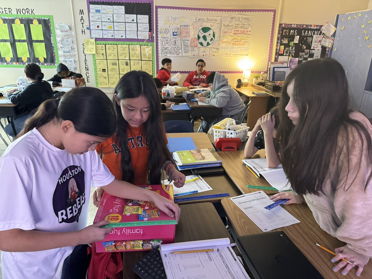 Ms_Gsanchez's tweet photo. Our Tigers putting their knowledge of finding volume to work! They loved the hands on learning! #Teamwork We love to see it! ✏️ @Thompson_Aldine @MsLNegrete @ImTorres86 @Nochoa_edu #TIGERNATION https://t.co/r3INICY4uD