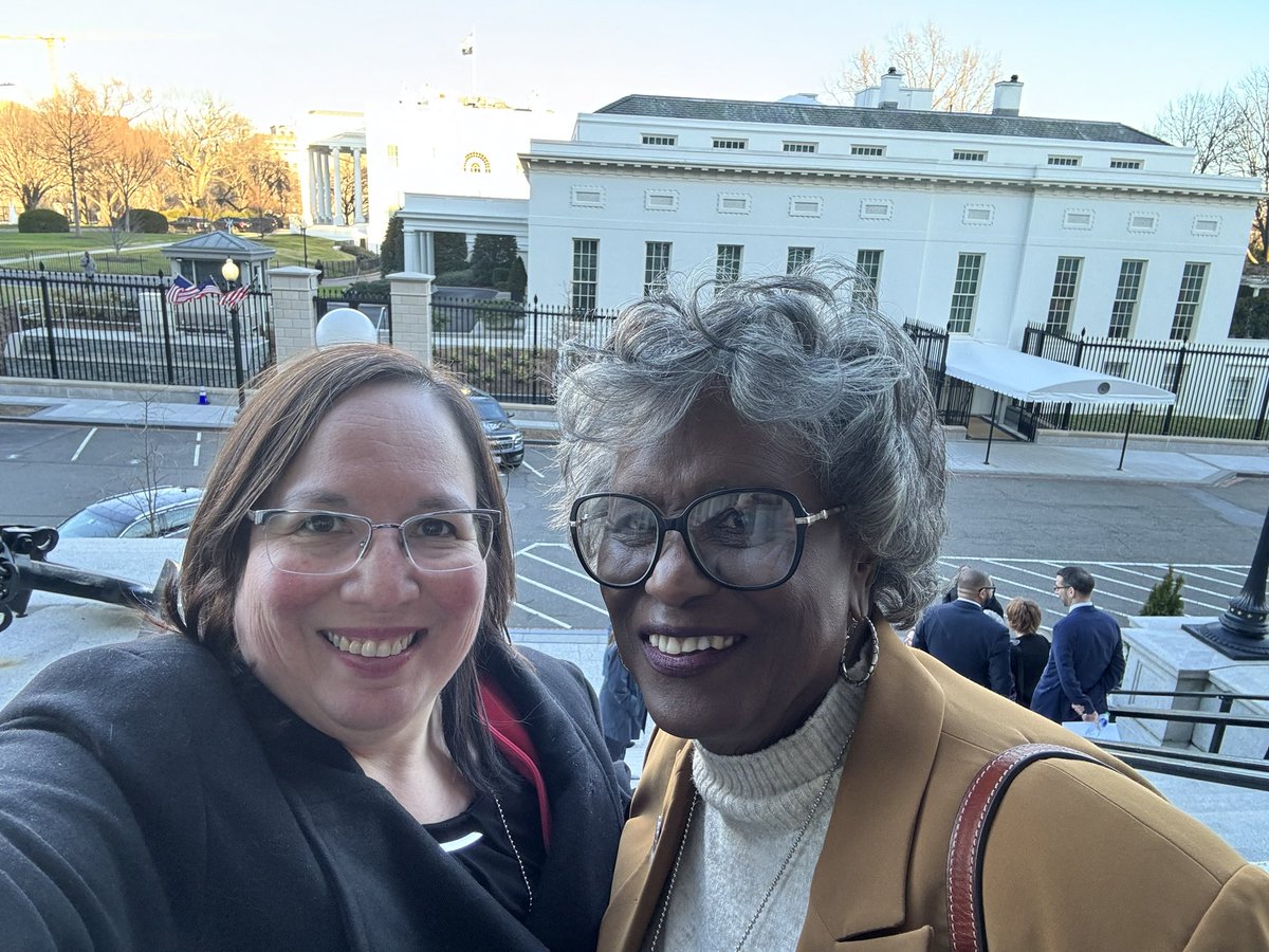 SenDorisTurner's tweet photo. What an exciting day it was to be at the White House with my colleagues discussing programs, investments and infrastructure improvements in #IL48. Always advocating for Central Illinois! https://t.co/hOxcSDwDnm