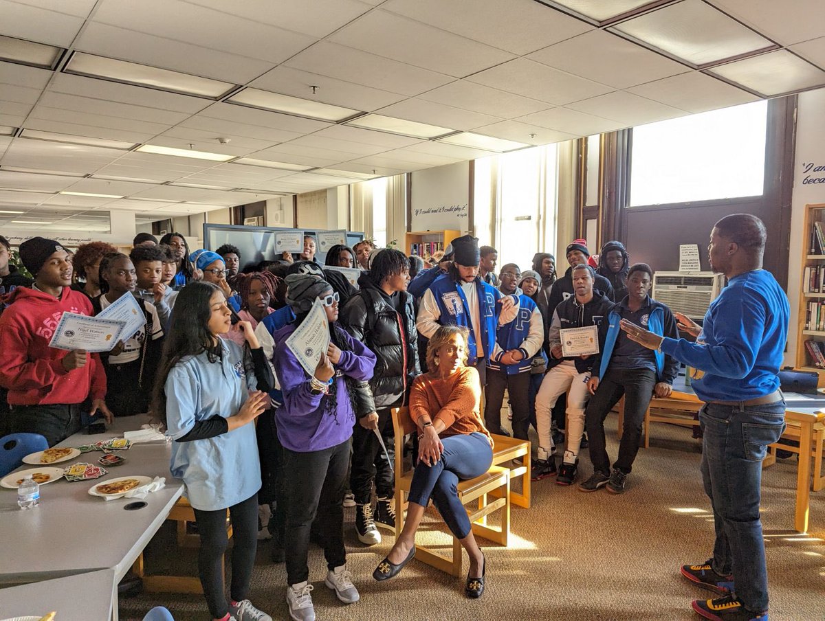wildcats_hs1904's tweet photo. Principal Scholars (all As), A/B Honor Roll, and Top Ten. Congratulations guys! Oh yeah, we are an academic institution! @ChiPubSchools @CPSCEdoBogdana @cps_leaders @network_cps @cps__face @CpsLeaders @CPS_CEO_PM @CPSCEdoBogdana @DeputyChiefKlee @myron_hester @rjtalley007 https://t.co/jITbs5RFyc