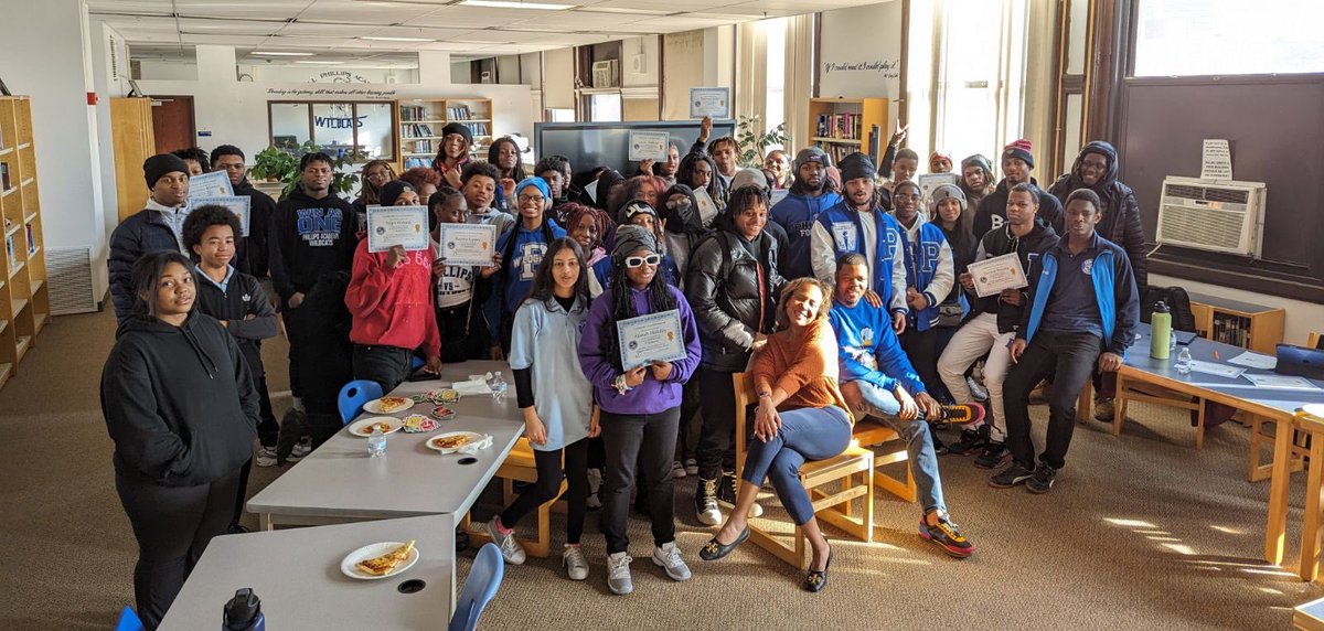 wildcats_hs1904's tweet photo. Principal Scholars (all As), A/B Honor Roll, and Top Ten. Congratulations guys! Oh yeah, we are an academic institution! @ChiPubSchools @CPSCEdoBogdana @cps_leaders @network_cps @cps__face @CpsLeaders @CPS_CEO_PM @CPSCEdoBogdana @DeputyChiefKlee @myron_hester @rjtalley007 https://t.co/jITbs5RFyc