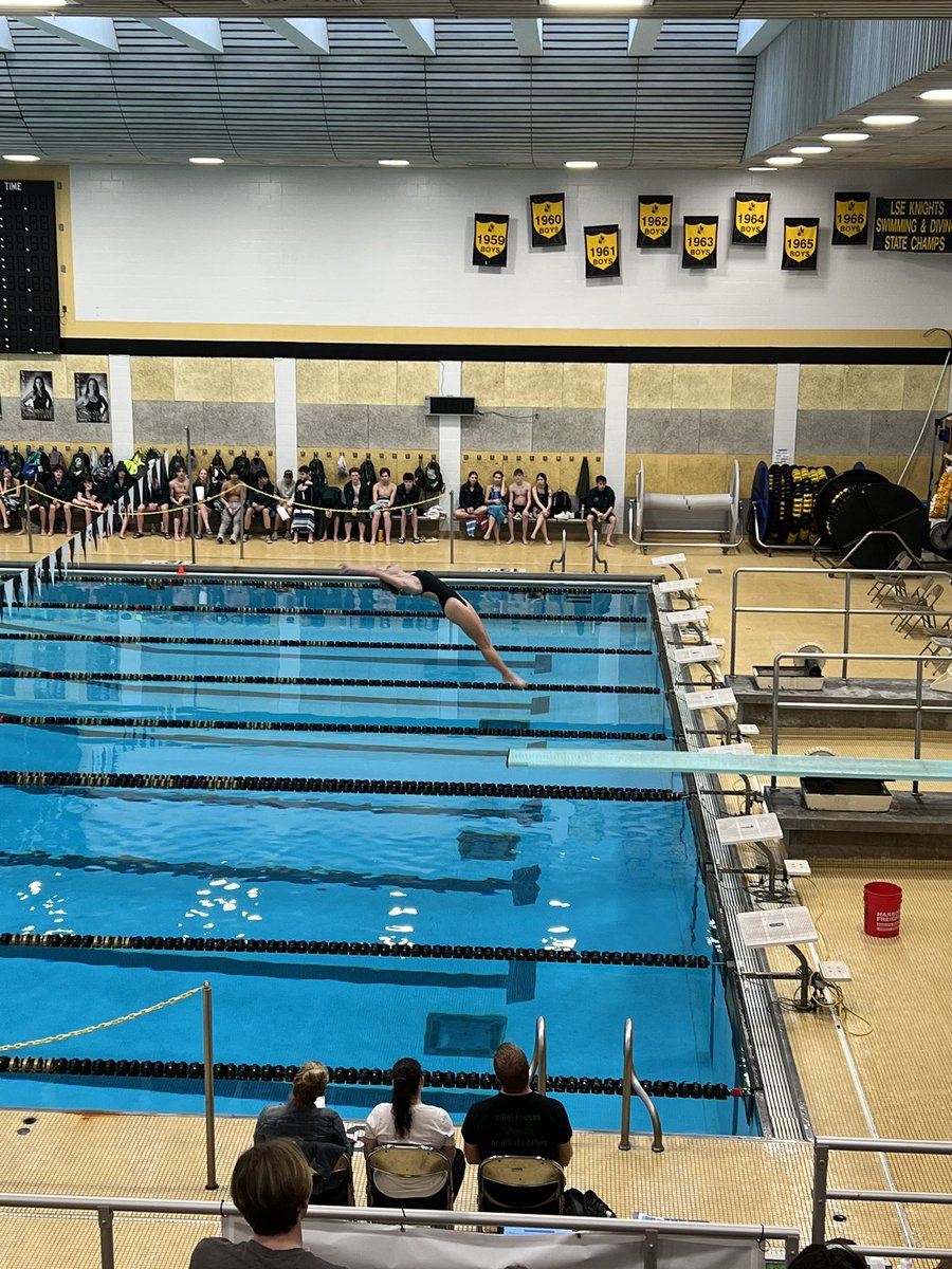 LSEAthletics's tweet photo. The Knights are hosting LSW and Standing Bear tonight in a Triangular! Go Knights! #SeniorNight https://t.co/I1RO1SPohd