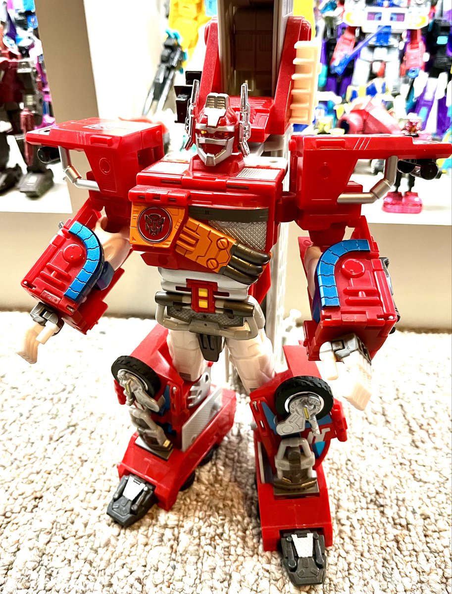 RoboJoe75's tweet image. Thanks to the guys at Hasbro for going ahead and sending me part of my HasLab purchase early!
What service!