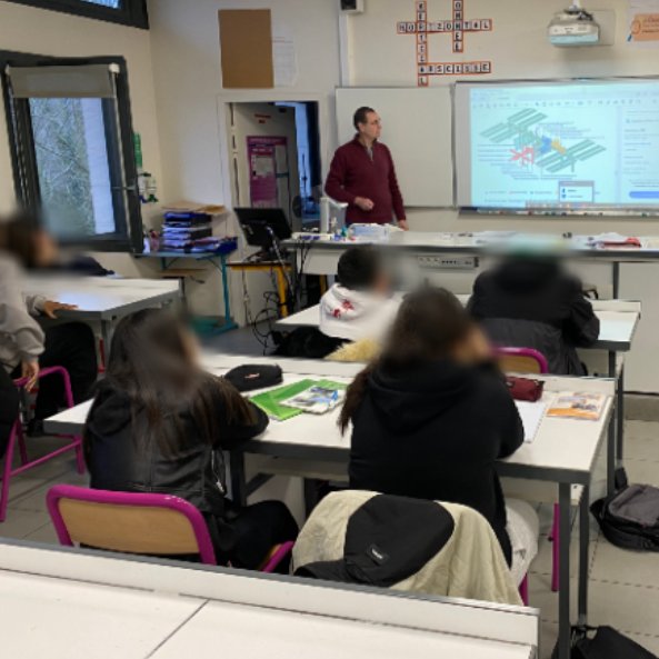 Les 3ème4 rencontrent M. Fortin, responsable du radio club de Neuilly-sur-Marne afin de préparer les questions qui seront posées à un astronaute de l'ISS début avril prochain !