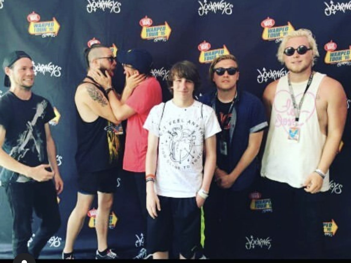 BDD357's tweet photo. @TooCloseToTouch First concert was all the way back in 2015 with Hands Like Houses. Went to every single one in Houston I could since. Love you guys 🖤 Keaton Forever ♾️••• ♾️ https://t.co/6UjN80qXkk
