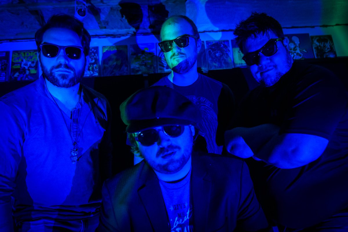 MaxandhisEquals's tweet photo. Max and his Equals - 28/01/24

📷 - Virginia Maria Meeks

#musicians #music #rock #rockmusic
#canadianrockmusic #ygkmusic #recordingstudio #canadianmusic #kingstonmusic #bandphotography #photoshoot https://t.co/MW9E8Y9KTA