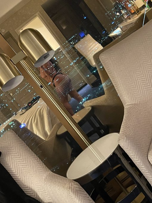 Ohhh hiiii everyone.. 👋🏽 I&rsquo;m back&hellip; https://t.co/9YzblB1SNf<a href="/tag/selmasins"class="tags"><span>#selmasins</span></a>