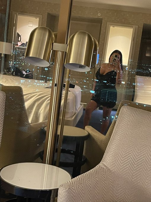 Ohhh hiiii everyone.. 👋🏽 I&rsquo;m back&hellip; https://t.co/9YzblB1SNf<a href="/tag/selmasins"class="tags"><span>#selmasins</span></a>