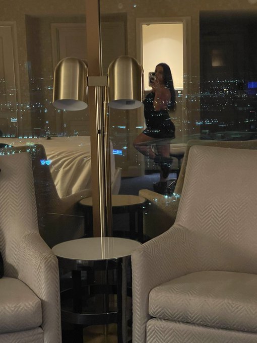 Ohhh hiiii everyone.. 👋🏽 I&rsquo;m back&hellip; https://t.co/9YzblB1SNf<a href="/tag/selmasins"class="tags"><span>#selmasins</span></a>