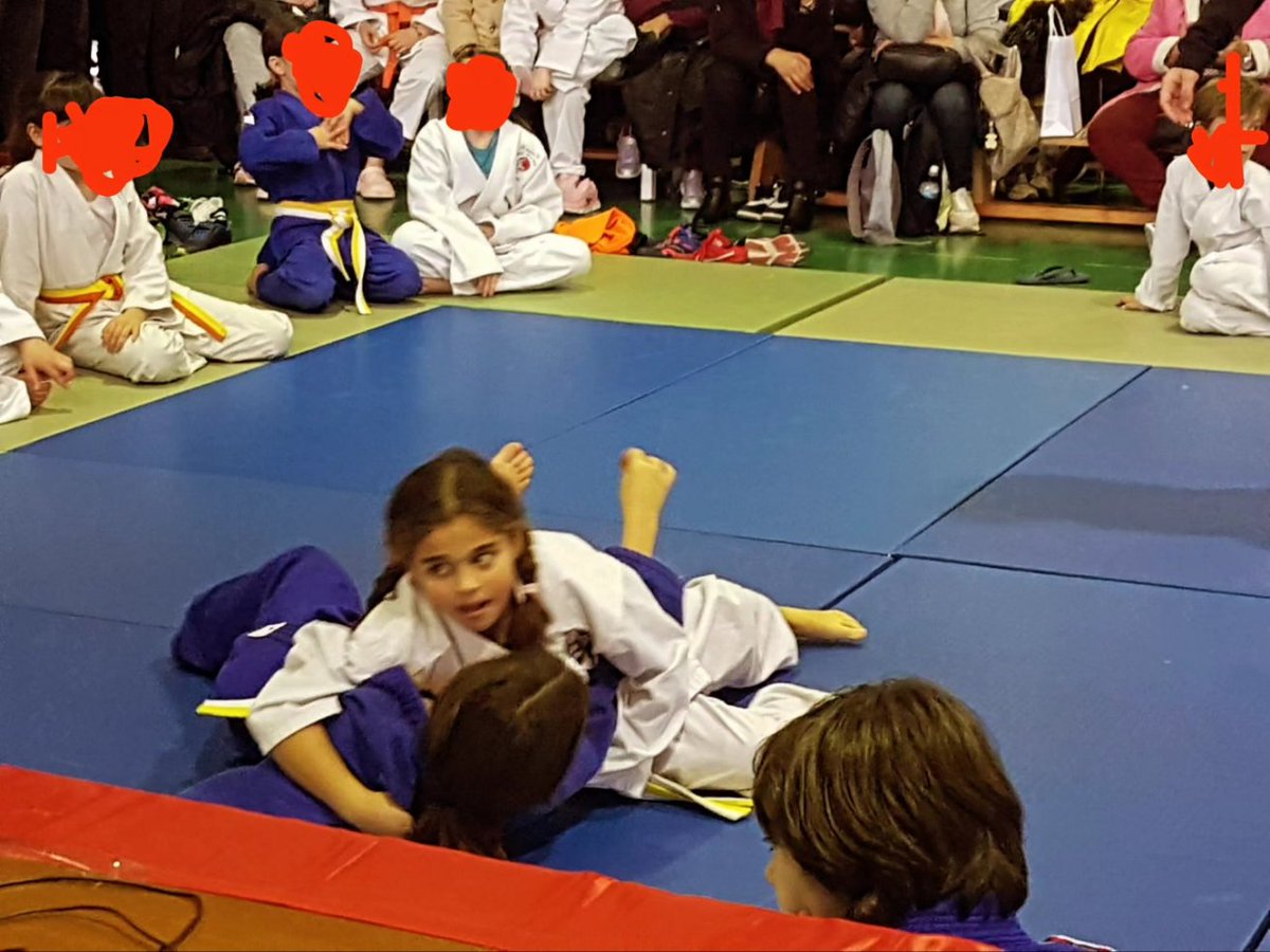 Clubjiujitsuvi1's tweet photo. Varios de los miembros de nuestro CLUBFAMILIA participaron el 27-01-24 en el Aula de Formación Permanente en La Rioja impartida por Eduardo Jiménez MEN y Especialista en DPO y DPM. Posteriormente por la tarde una de nuestras peques participo en los Juegos Deportivos de Judo https://t.co/kbUZZKwPNe