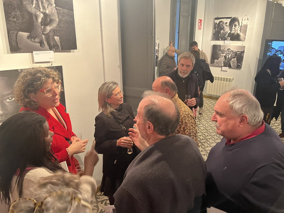 Avui, amb les regidores @gemarvi i @SilviaAliuGi, hem assistit a la inauguració de l'exposició '50 anys de fotoperiodisme de Kim Manresa'.

Un repàs fantàstic de la transformació global des d'una mirada crítica amb justícia social.