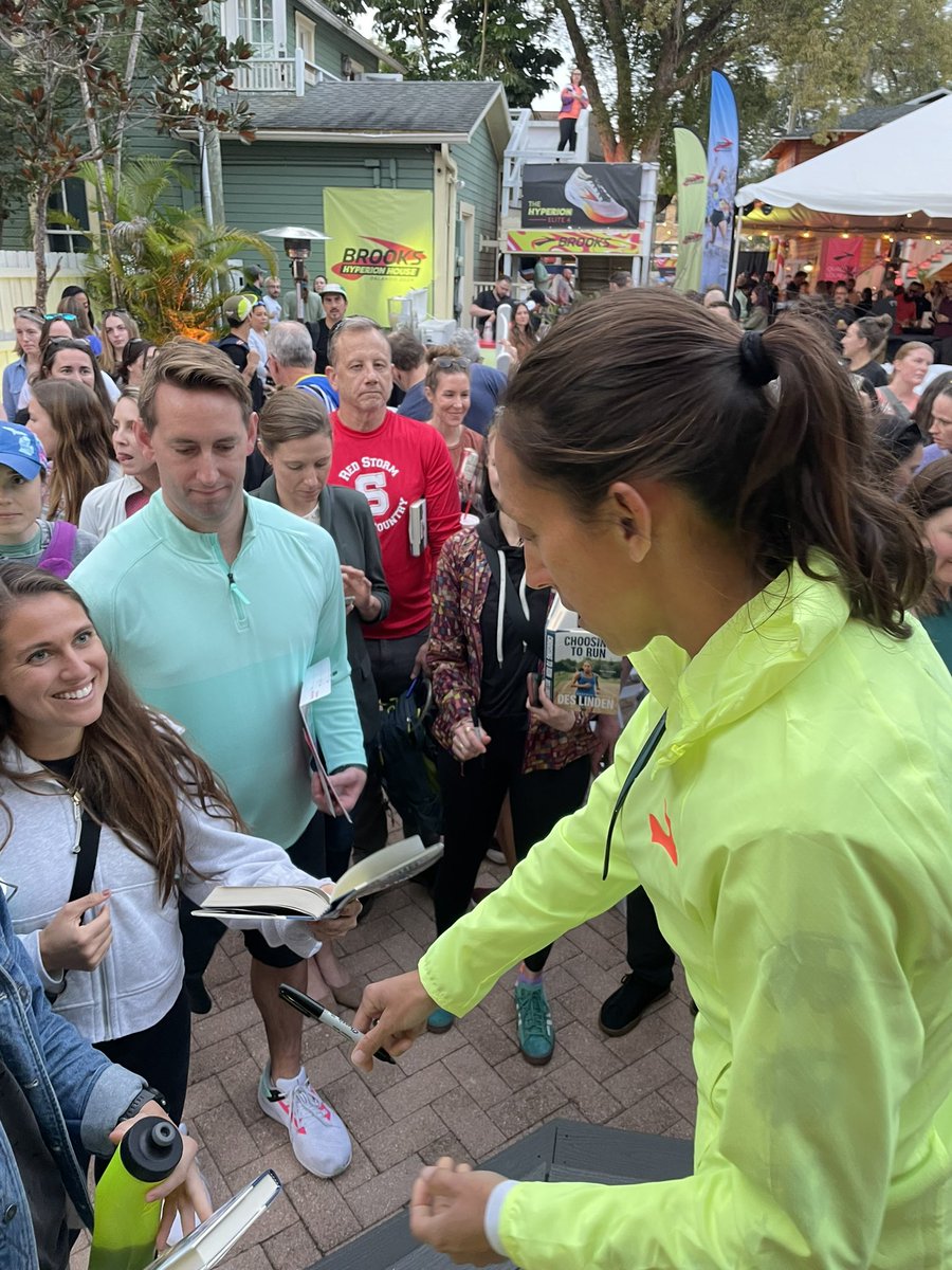 RunBlogRun's tweet photo. What it’s all about! #deslinden, #brooksrunning, #hyperionhouse, #brooksrunning, #runhappy, #jeffbenjamin, #orlando2024, @des_linden, @brooksrunning , @COROSGlobal , @JoshCox , @JeffBenjaminrun https://t.co/xMmN4C8vj4
