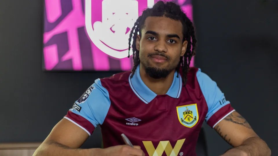 AcademieSRFC's tweet photo. OFFICIEL - Lorenz Assignon (2000) signe en prêt AVEC option d’achat à @BurnleyOfficial 🏴󠁧󠁢󠁥󠁮󠁧󠁿 

Qui l’eut cru il y a 2 semaines… Bonne chance en Angleterre ! https://t.co/jAhzxhqbj9
