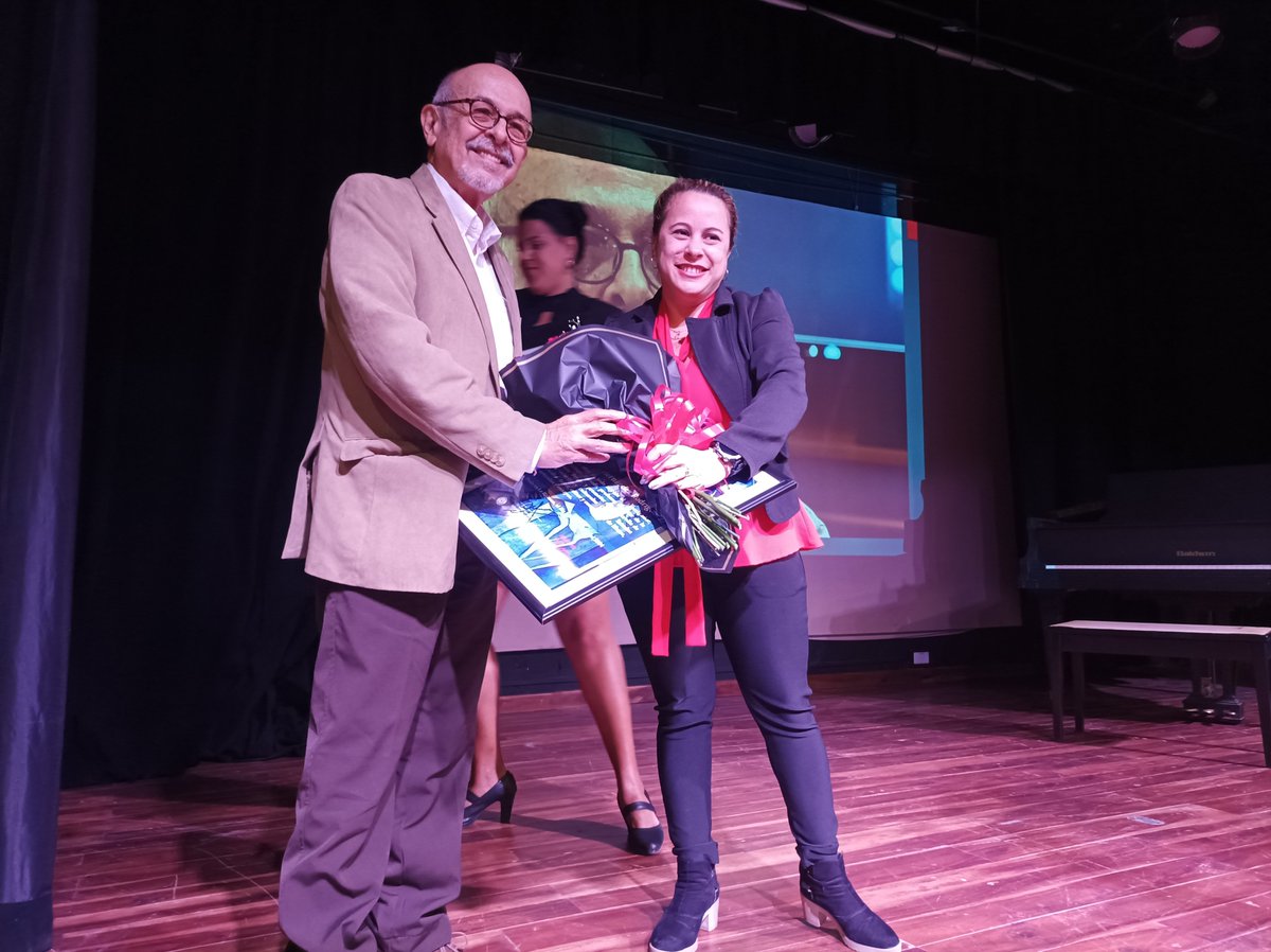 AriadnaPadrnGa1's tweet photo. Con la presencia de @LillitsyOliva  se realizó la entrega del Premio Nacional de Investigación Cultural 2023 a Rafael Hernández Rodríguez por la obra de la vida y su destacada labor como investigador,así como los Premios Anual por su calidad,novedad e impacto social y científico https://t.co/5gyfyQnYlg