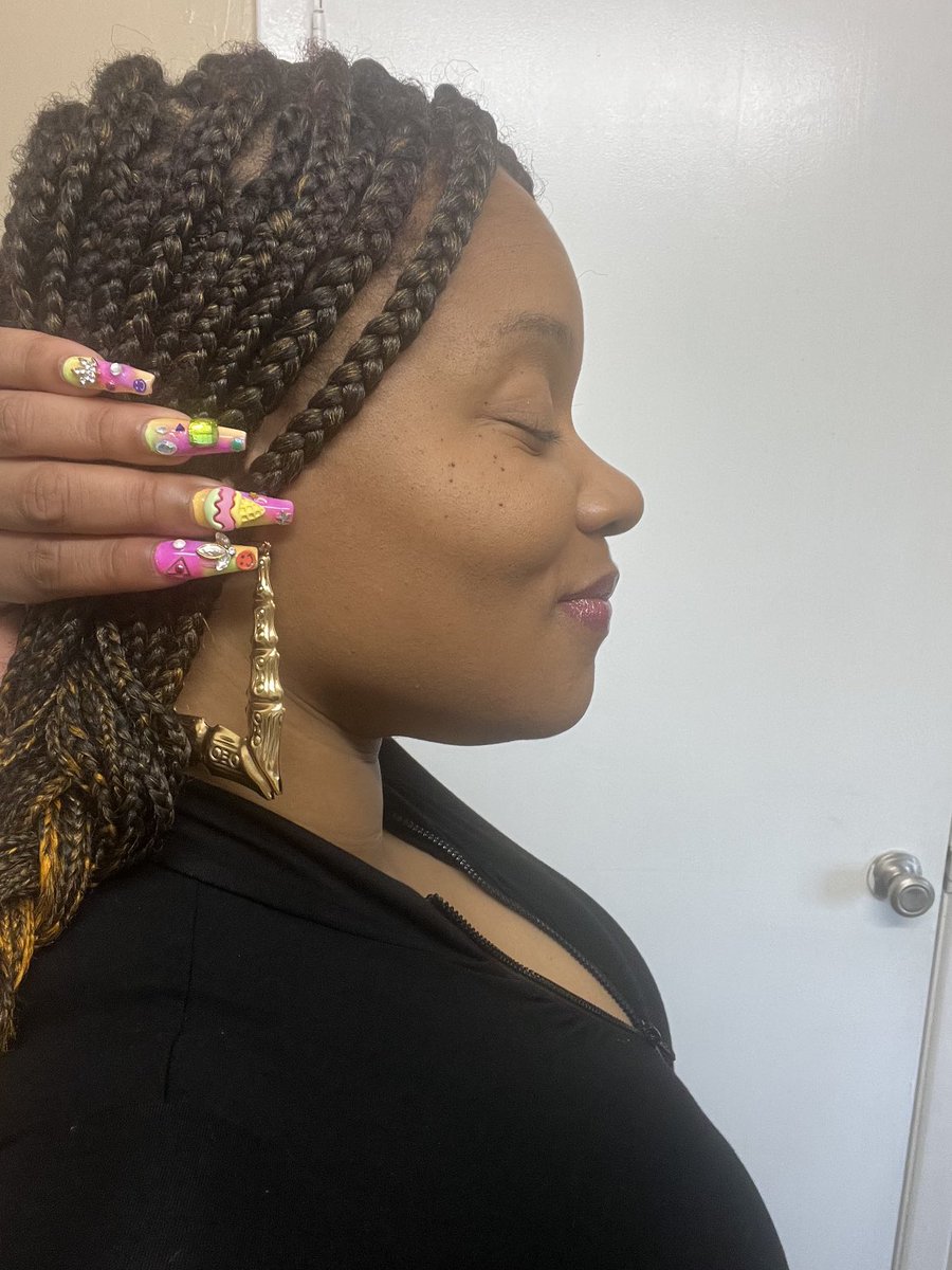 rhondajan3life's tweet photo. Nailed in NOLA 💅🏽

Hair by me. Nails by bestie ⁦@Thestylishrebel⁩ ⚜️

#itsbluntoclockbish https://t.co/kta6X5BvOo
