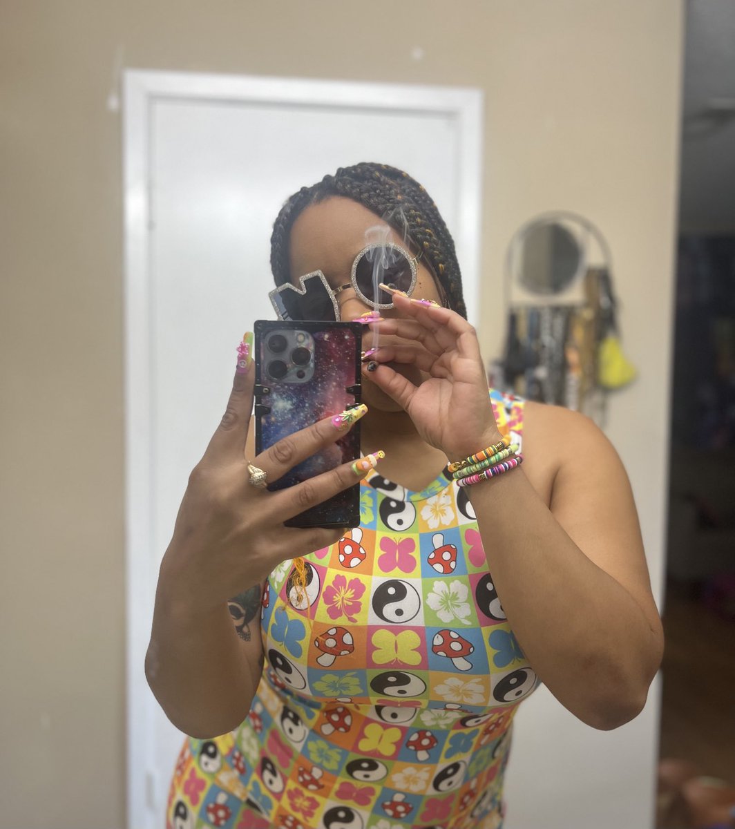 rhondajan3life's tweet photo. Nailed in NOLA 💅🏽

Hair by me. Nails by bestie ⁦@Thestylishrebel⁩ ⚜️

#itsbluntoclockbish https://t.co/kta6X5BvOo