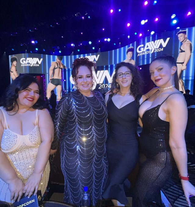 Here&rsquo;s a little recap of my AVN week  💚📸🏆 https://t.co/eM3ysSS84u