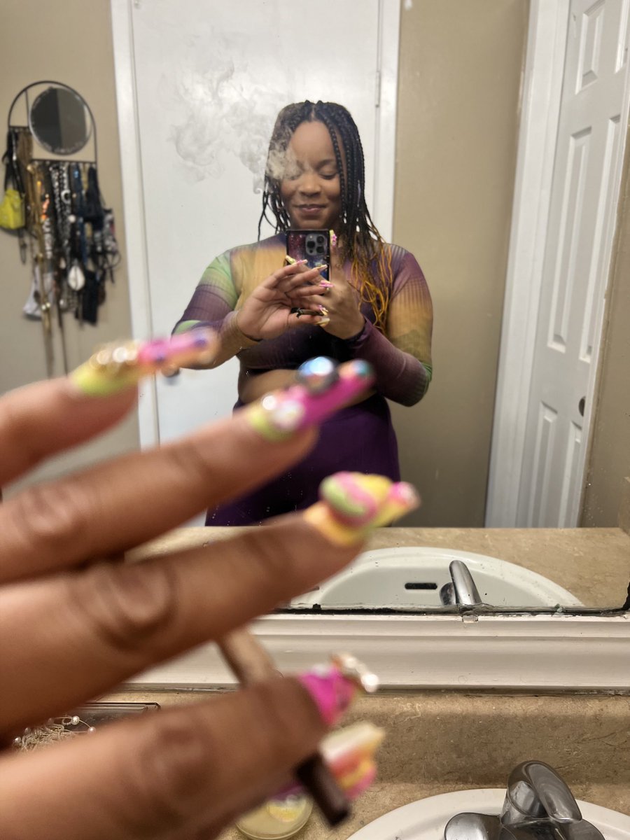 rhondajan3life's tweet photo. Nailed in NOLA 💅🏽

Hair by me. Nails by bestie ⁦@Thestylishrebel⁩ ⚜️

#itsbluntoclockbish https://t.co/kta6X5BvOo