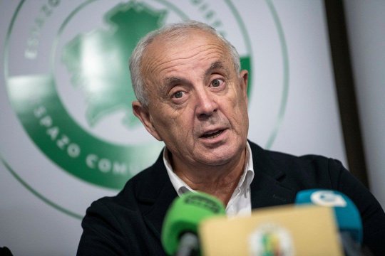 Boinabot's tweet photo. Por un país mellor, un servicios públicos de calidade e unha economía dinámica. Defendamos o noso país, dende Galicia para Galicia.  Coa forza do centrismo e o galeguismo. Adiante Pachi!!!! https://t.co/P51QQmtcL3