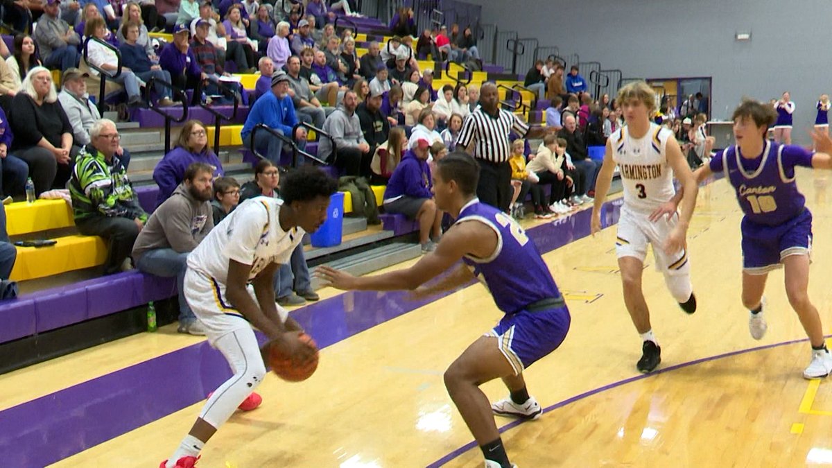 Extra Effort: Keauntrey Barnes (<a href="/Keauntrey24/">Keauntrey Barnes</a>)  is a big influence on little fans in Farmington

Story: centralillinoisproud.com/sports/local-s…