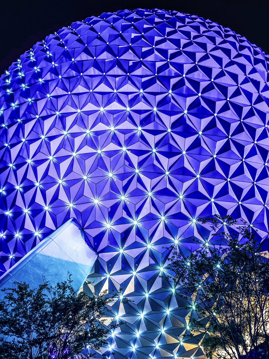 FanAttractions's tweet photo. It’s Fantastic 💫 #epcot @waltdisneyworld #spaceshipearth 🌎 #waltdisneyworld #disneyworld #disneythemepark #disney #disneyinsta #visitorlando #disneymagic #disneyimagineering #fantasticattractions💫 https://t.co/AoI9IS5IA6
