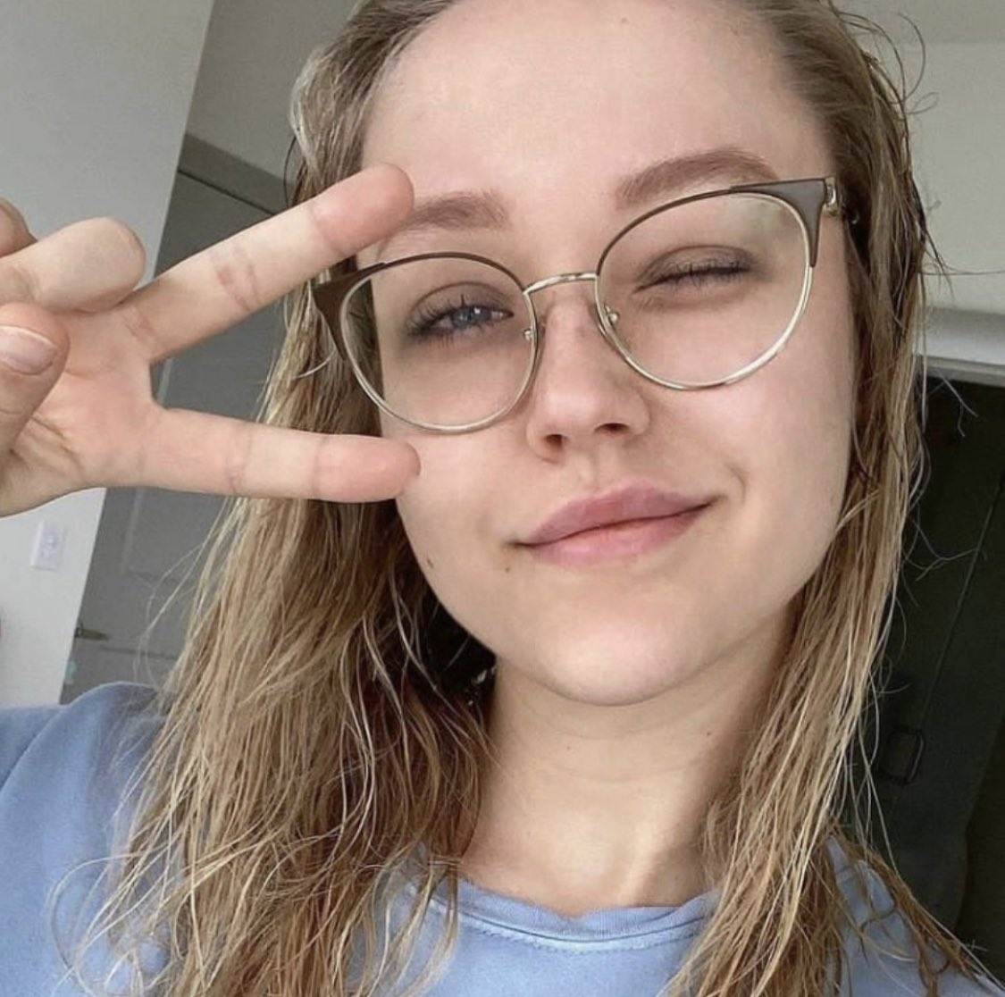 Stellasmit180's tweet photo. Todays my birthday Say Hi and get free nudes pictures of me In my birthday dress 🎉❤️ https://t.co/SW76NwZRJG