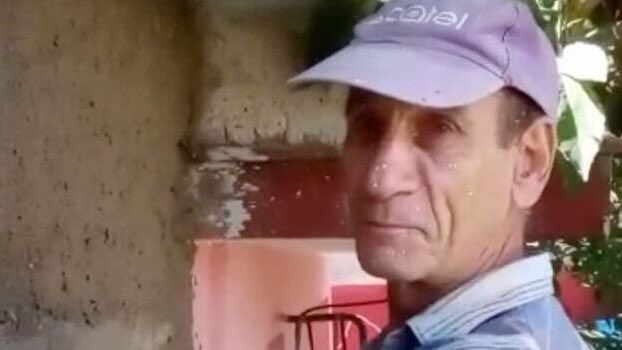 La esposa de Pedro Albert, me acaba de llamar para decirme que Albert fue trasladado al Hospital Nacional y que desde el día 20 de enero no come. En el hospital continúa bajo custodia policial.

Libertad YA!!! El profe está preso por luchar la libertad de todos. No lo dejemos