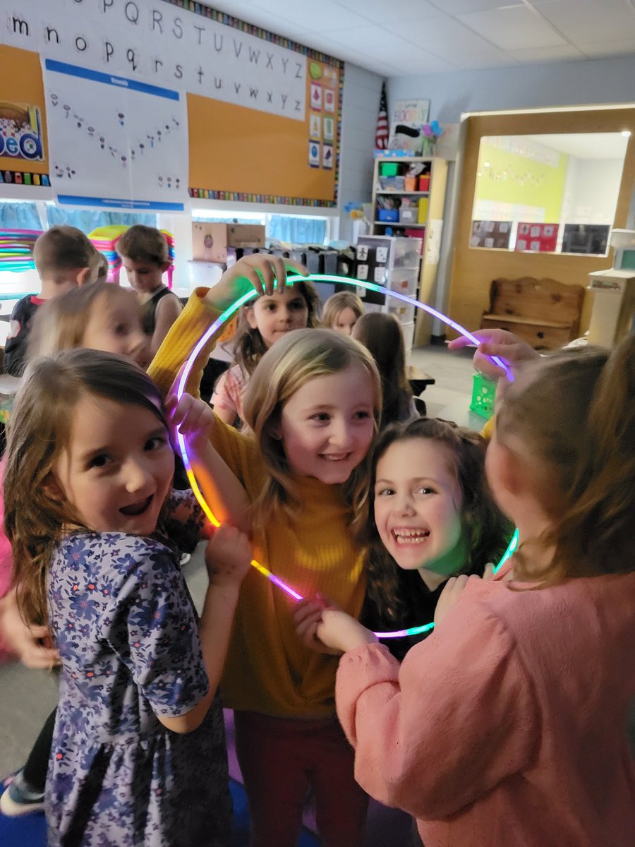 This week, Zero the Hero stopped by again for day 90. We had to say the number and find it. He also brought us some glowing zeros.  Before we know it, day 100 will be here! <a href="/CayaKinders/">Lynell Caya</a> <a href="/mrsfuoss/">Amber Fuoss</a> #wcsflight