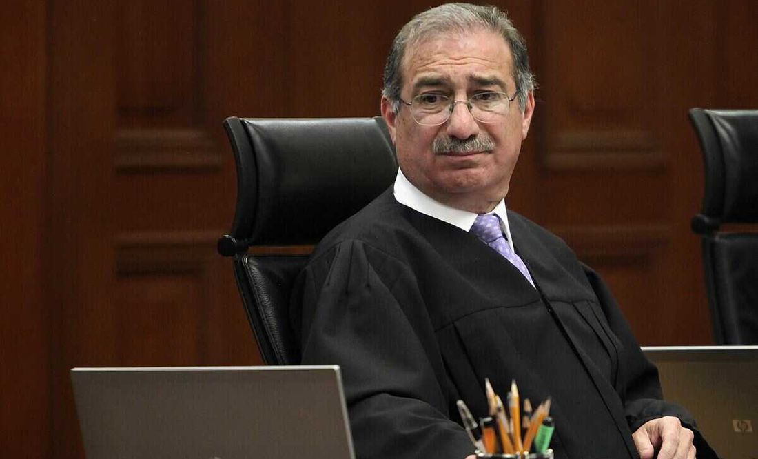 YosoyPedrero's tweet photo. ¿Por qué el voto de 2 ministros de la Corte pesaría más que el voto de 30 millones de mexicanos?

Cómo ciudadano mexicano estoy de acuerdo con el juicio político al ministro Pérez Dayán por favorecer a empresas extranjeras antes que a mi país, ¿Y tú? https://t.co/ktcUcAYs3k