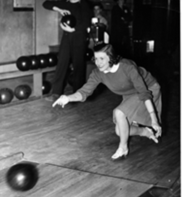 UWW_Library's tweet image. Warhawk Alley is a 10-pin bowling alley located in the University Center. But did you know that the alley was not part of the original floorplan of the UC?

Read more on the Warhawk Almanac Blog! blogs.uww.edu/library/archiv…

@warhawkbowling