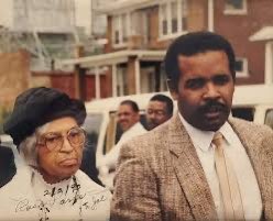 Heartbroken to hear about the passing of Mr Joe Madison. He was a true civil rights &amp; radio legend. He was always so kind to me &amp; encouraged me to be my authentic self, tell the truth &amp; to “put it where the goats can get it”

Here is my favorite pic of Mr. Madison w/ Rosa Parks