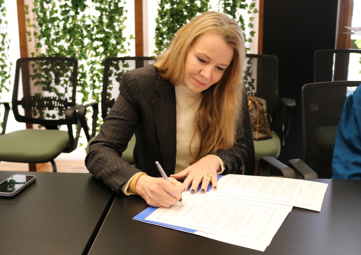 Vanessa Grazziotin, uma das melhores senadoras do Brasil, ao assumir como diretora da <a href="/OTCAnews/">Organización del Tratado de Cooperación Amazónica</a> 
Organizaç do Tratado de Coop Amazônica, mostra q o compromisso c a Amazônia está na alma, na pele e no coração. Indicada pelo presidente “<a href="/LulaOficial/">Lula</a> a nossa querida <a href="/vanessa_grazz/">Vanessa Grazziotin</a>