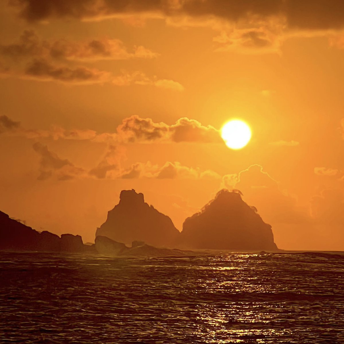 bardomeio_'s tweet photo. o momento do agora
🧡 ☀️ 😎

registro @anselmovenansi

#bardomeionoronha #morrodoisirmaos #praiadaconceicao #noronha #sunsetlovers https://t.co/ACB5ys4mXc
