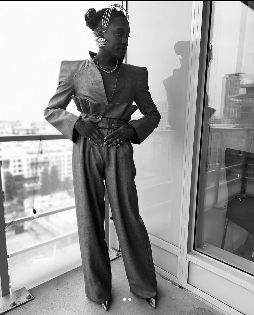 Minus 🐳 post the look 🤭

#ThrowbackThursday 2022 <a href="/glaad/">GLAAD</a> Awards 

Shoutout to the 🔌 Kartel, stylist Davonne Phillips, and above all the designers Gareth Pugh (suit), Vivienne Westwood (necklace), &amp; Windowsen (headpiece).