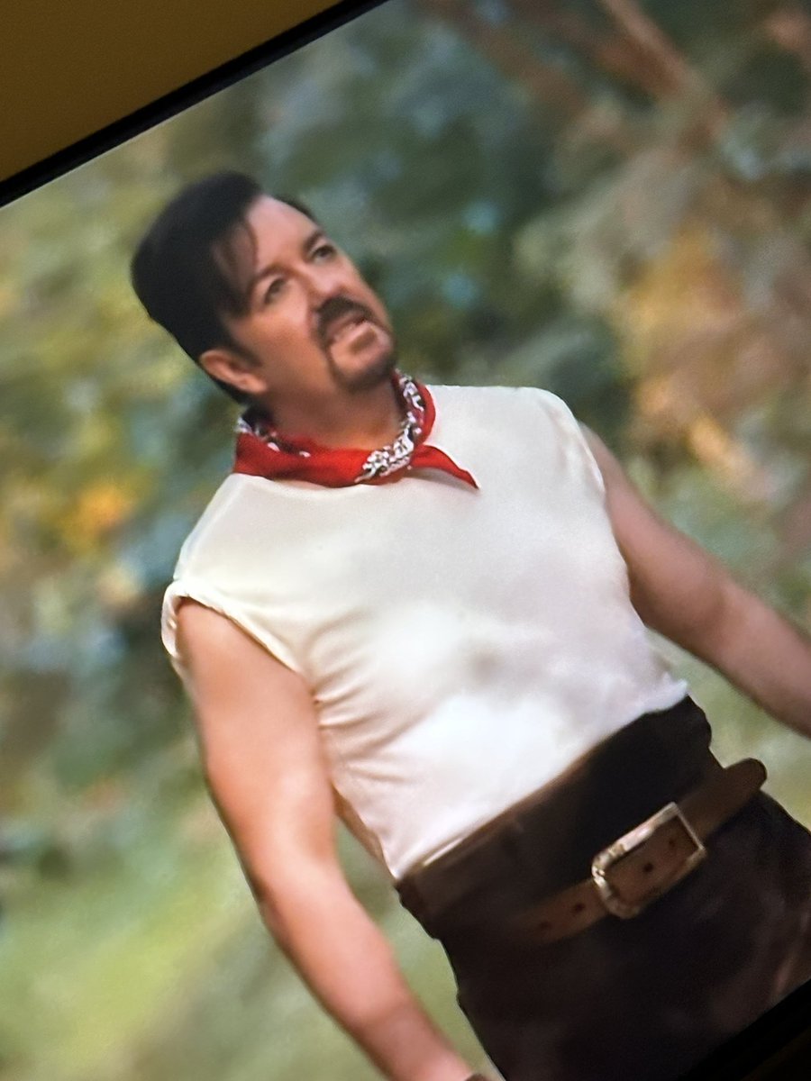 What else do you want from a Saracen of a man 💪🏻🤣 #ladygypsie #lifeontheroad <a href="/rickygervais/">Ricky Gervais</a>