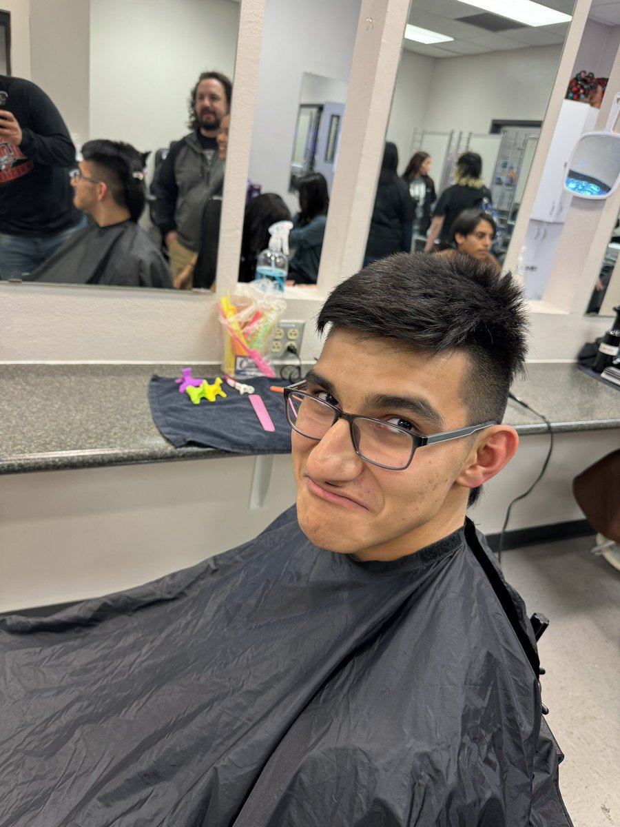 M_Juarez25's tweet photo. HUGE shoutout to Mrs. Widder and our cosmetology class here at Horizon for getting our wrestlers ready to compete! Mrs. Widder has her program running at full capacity with skill! 
#LookGood #FeelGood #CompeteGood
@hhscosmo @Horizon_Wrestle 
#RepTheH
#ScorpionStrong https://t.co/Gf8vZ6wm7m