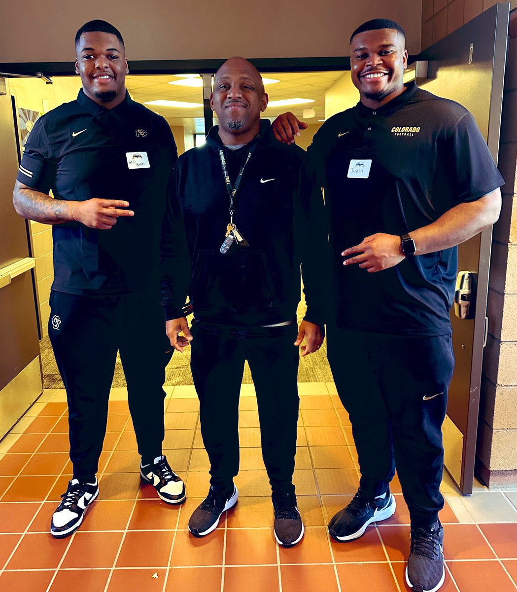 coachchaney96's tweet photo. Reading With The Buffs @ Superior Elementary School. #playerdevelopment #communityservice #Buffs #football #CoachPrime #Benson #Mayers https://t.co/odmqCuKgwq