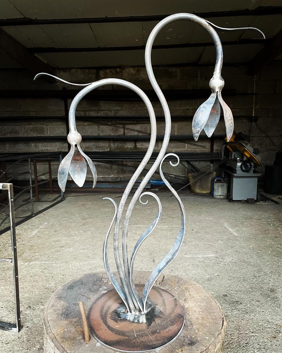 simonconnettcom's tweet photo. I had a bit of time today, waiting for some parts to arrive for the next job, so I made this little garden sculpture 
#sculpture #snowdrops #blacksmith https://t.co/5RqM7FmDGR