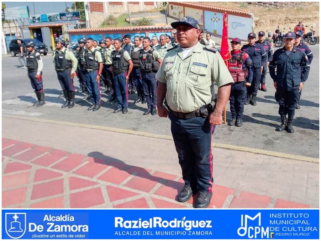 Imcguatirezamo's tweet photo. 01/Febr/24: La Alcaldía de Zamora conmemoró el Natalicio del epónimo del Municipio con una parada de la Policia y Bomberos, ofrenda floral, el monólogo "Zamora Vivo" y se recibió en donación un retrato de Ezequiel Zamora por parte de la Asociación de Escritores del Estado Miranda https://t.co/WXTMIUwsYF