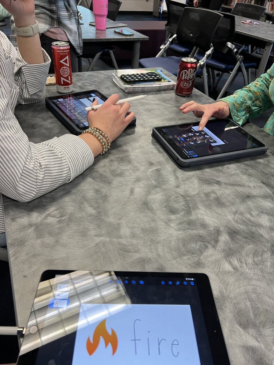 TerraceTigers's tweet photo. We learned how to effectively integrate keynote into our instruction this afternoon thanks to these amazing ladies!! 💚🧡@ilearnmoore @katgracea @lindsaybcross @RISDiTeam #RISDWeAreOne https://t.co/VKef5TLYQA