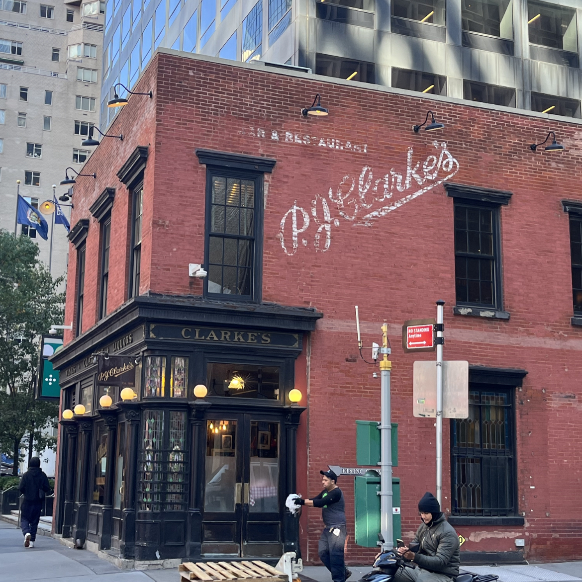 TomAvitabile's tweet photo. @PJClarkes was a favorite watering hole for the Madison Ave crowd. My soft spot for this iconic NYC saloon is why I used it in my new thriller #AskNot! 

It was the perfect meeting place for a freelance writer to discuss the biggest break of his career...

https://t.co/ewg4Kve75m https://t.co/ZvZtUTrbUL